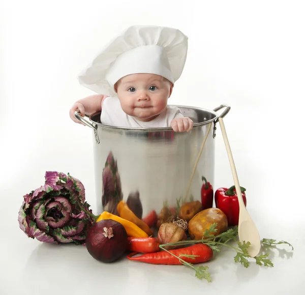 Дитина в каструлі для приготування їжі — стокове фото