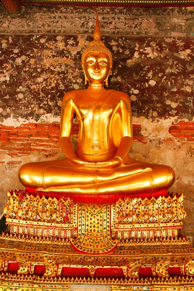 Buda dourada statae — Fotografia de Stock
