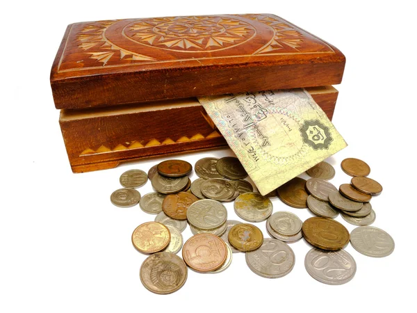 Oude doos met munten — Stockfoto