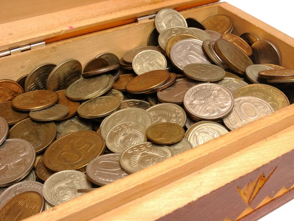 Caja vieja con monedas — Foto de Stock