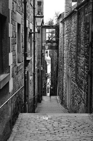 Callejón en el casco antiguo de Edimburgo — Foto de Stock