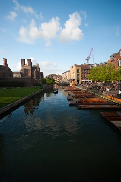 ケンブリッジ、ケンブリッジ大学、英国を春します。 — ストック写真
