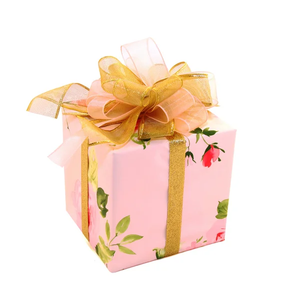 Розовый подарок с золотым луком — стоковое фото