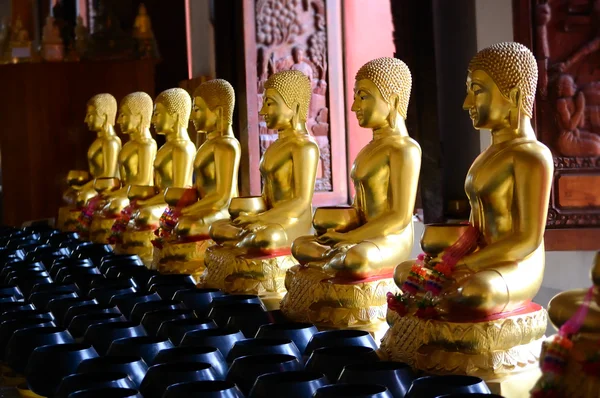 Imagens de Buda em templos tailandeses . — Fotografia de Stock