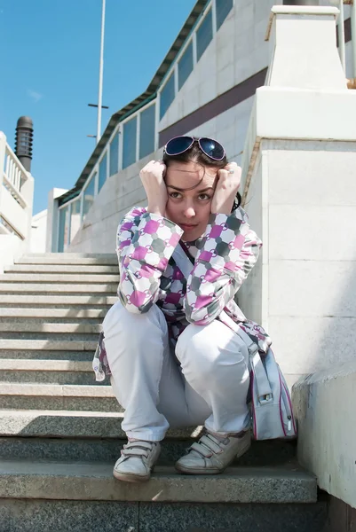 Chica triste en la escalera — Foto de Stock