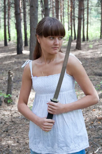 Flicka med svärd — Stockfoto