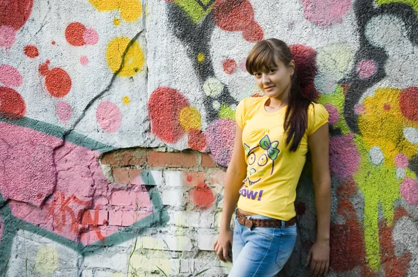 Girl on graffiti background — Stock Photo, Image