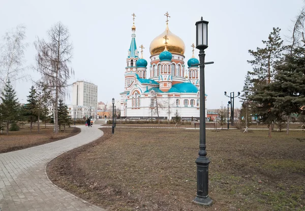 Kathedraal van de veronderstelling in omsk — Stockfoto