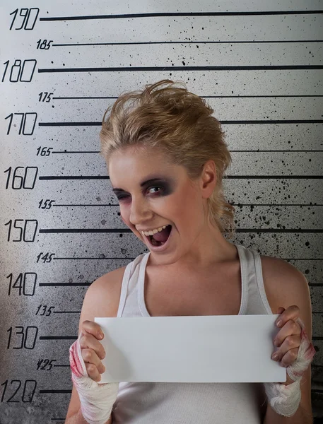 Meisje wink in de gevangenis — Stockfoto