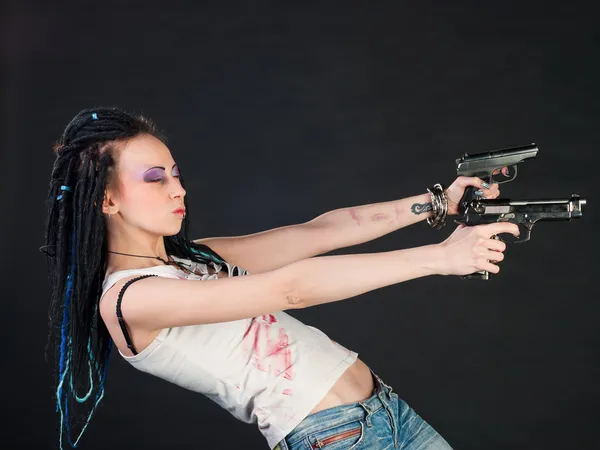 Ragazza con le pistole — Foto Stock