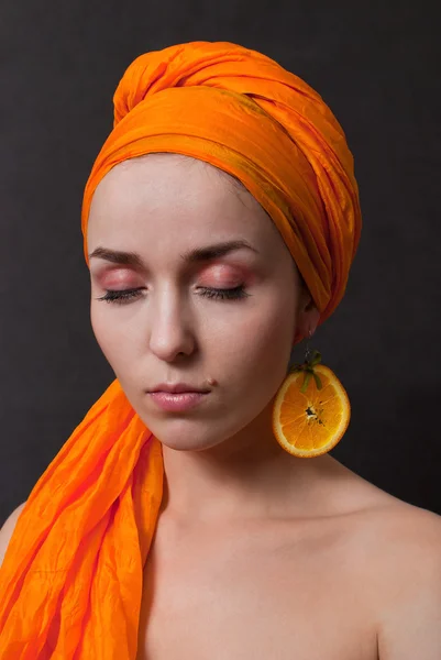 오렌지 headscarf 소녀 — 스톡 사진