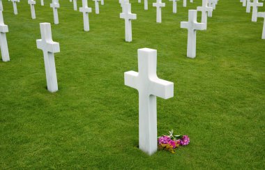 omaha Beach, Normandiya Amerikan mezarlığı