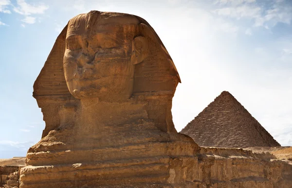 Sphinx and Pyramid — Stock Photo, Image