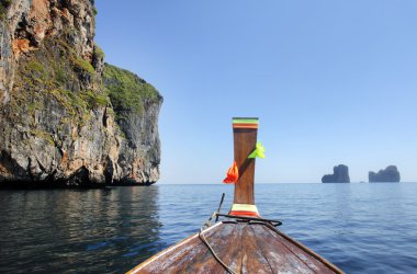 Tayland 'da uzun kuyruk teknesi