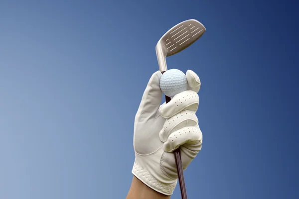 Golfschläger vor blauem Himmel — Stockfoto