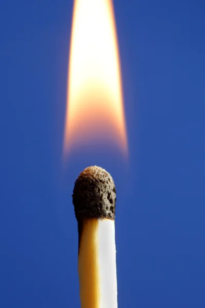 Um fósforo ardente — Fotografia de Stock