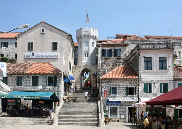 Escaliers et tour de l'horloge à Herceg Novi — Photo