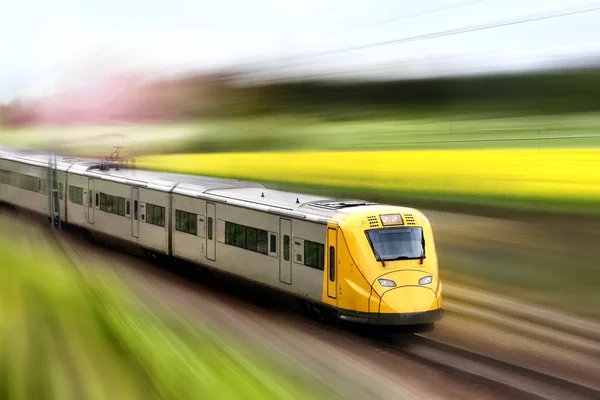 Поїзда в рух — стокове фото