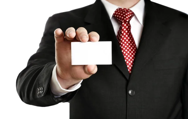 Empresário mostrando seu cartão de visita, foco em dedos e cartão — Fotografia de Stock