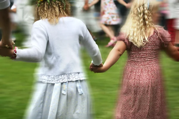 Χορεύουν τα κορίτσια — Φωτογραφία Αρχείου