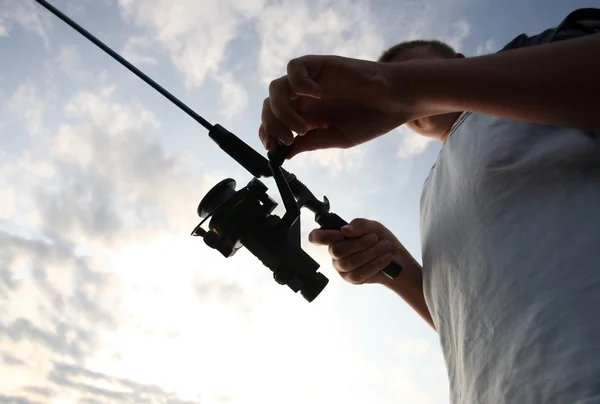 日の出で男の子の釣り — ストック写真