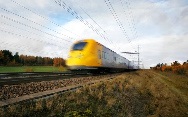 Tren rápido con desenfoque de movimiento — Foto de Stock