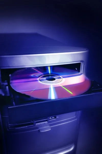 Computador com bandeja aberta com um disco — Fotografia de Stock