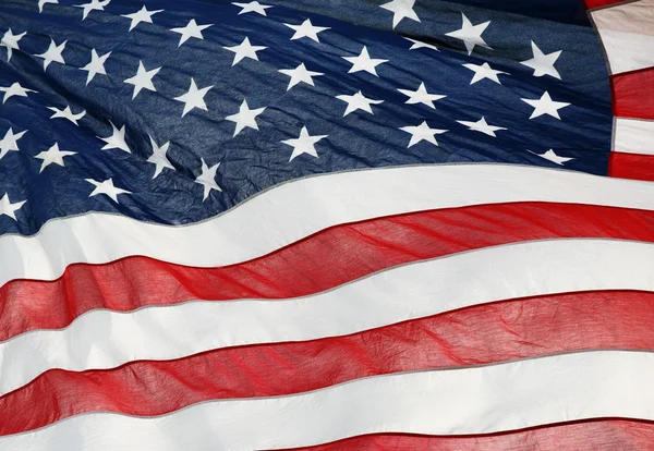 Americká vlajka ve větru — Stock fotografie