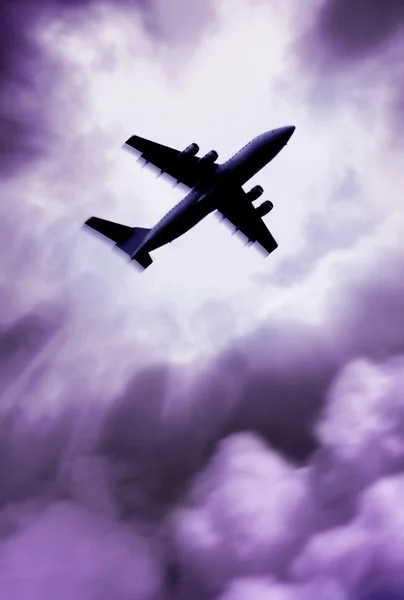 Avião acima das nuvens — Fotografia de Stock