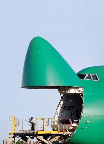 Boeing being loaded with cargo — Stock Photo, Image