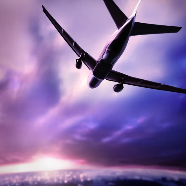 Силуэт самолета — стоковое фото