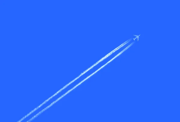 Αεροπλάνο στον ουρανό — Φωτογραφία Αρχείου