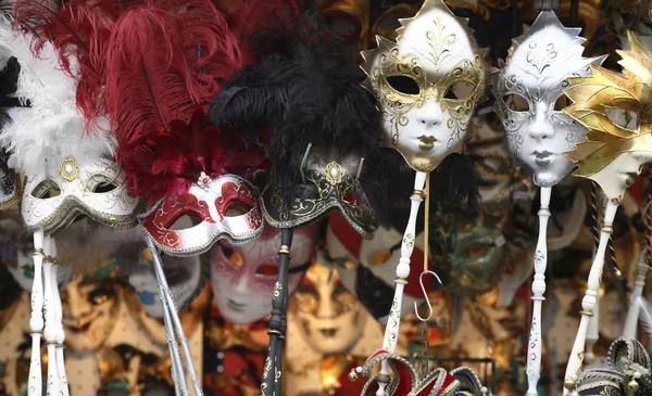Maske auf dem Markt — Stockfoto