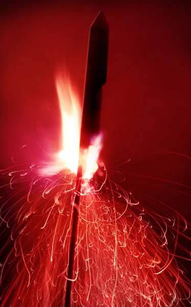 Nahaufnahme eines Feuerwerks, das losgehen kann, Bewegungsunschärfe — Stockfoto