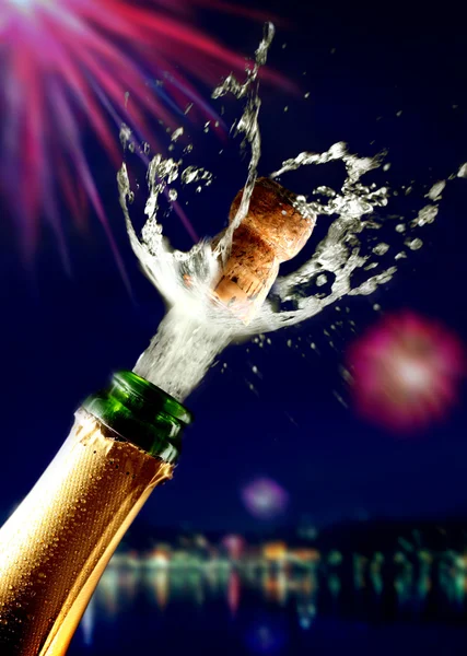 Close-up van champagne cork popping — Stockfoto