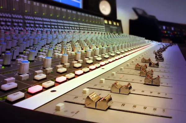 Consola de mezcla de estudio de grabación — Foto de Stock