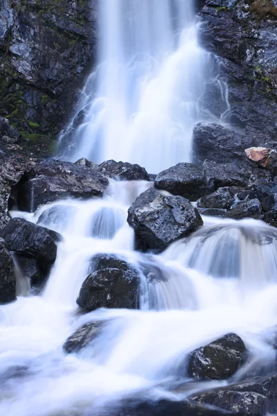 Longa exposição tiro de uma cachoeira — Fotografia de Stock