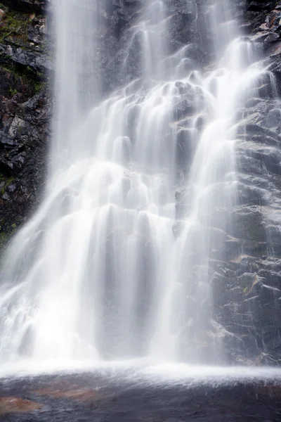 Довгий знімок експозиції водоспаду — стокове фото