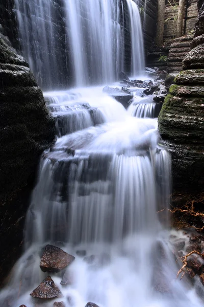 滝の長時間露光ショット — ストック写真