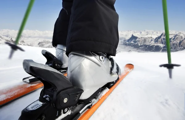 Skiing downhill — Stock Photo, Image