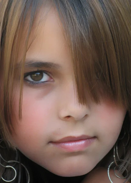Portret van een jong meisje — Stockfoto