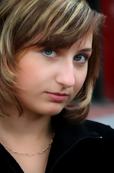 Portrait of a young girl — Stock Photo, Image