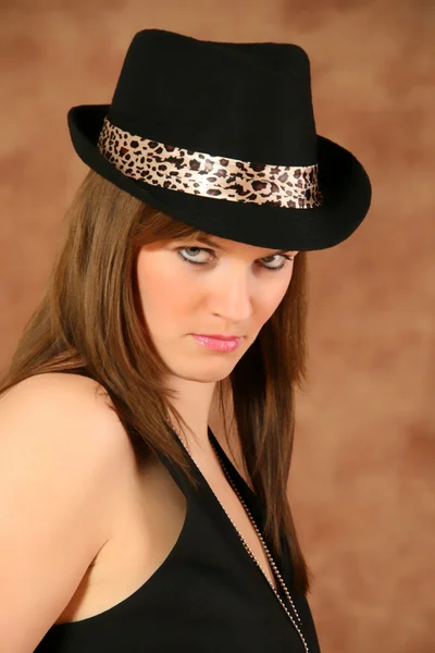 帽子を持つ若い女の子 — ストック写真
