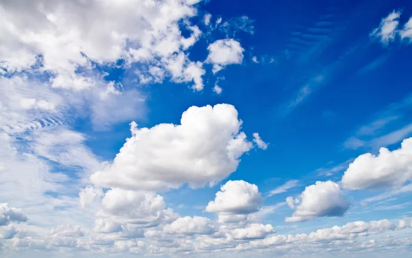 Cloudscape 日の青い空と白い雲 — ストック写真