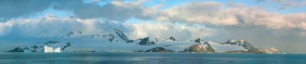 Isla de hielo antártico — Foto de Stock