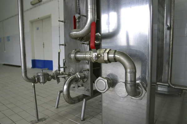 공장에서 파이프 압력 밸브 — 스톡 사진