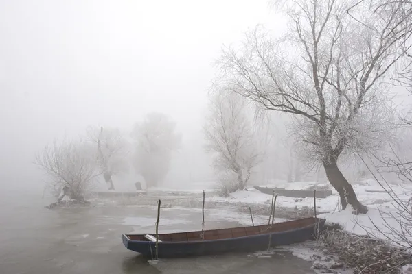 Traditionele vissersboot in de winter — Stockfoto