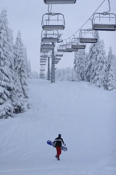 Samotny snowboardzista — Zdjęcie stockowe