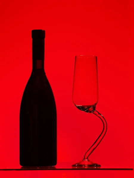 Glas Wein Gegen Sekt Mit Einer Weinflasche — Stockfoto