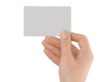 Beyaz arka plan üzerinde izole bir kart tutan el